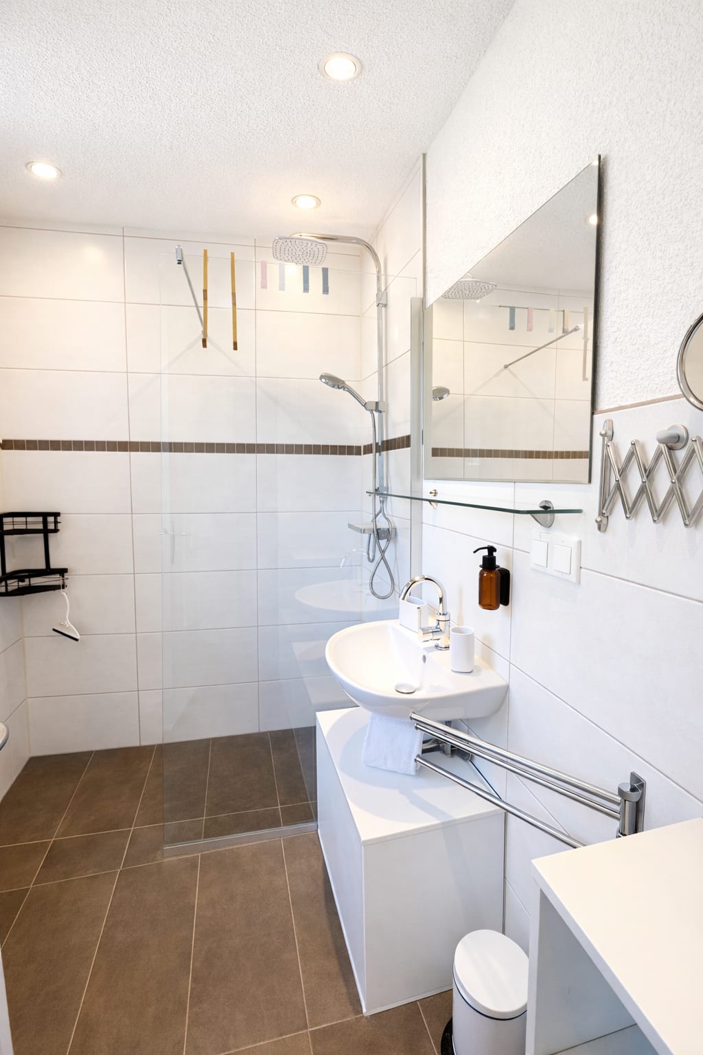 Hauptbad Haupthaus mit Walk-in-Dusche