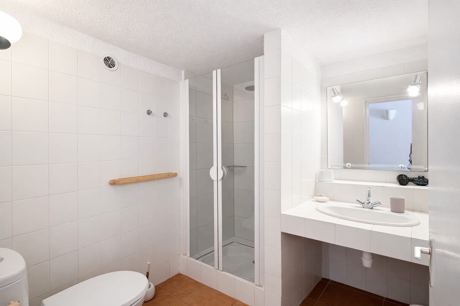 Studio-Bad mit Dusche